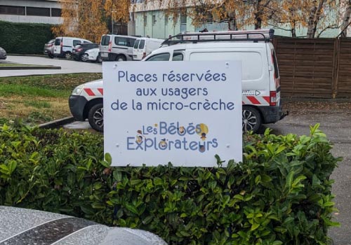 Réservez vos places de stationnement avec un panneau extérieur