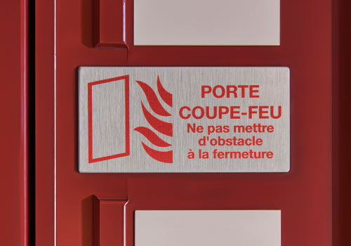 Installez une signalétique sur votre porte coupe feu